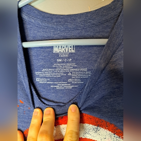 🌈NWOT Captain America Mens T-Shirt - Shield Logo Full Color Dark Navy - Picture 2 of 3